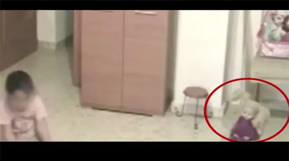 تصاویر مخفی و ترسناکی که یک پدر از اتاق دخترش گرفت+فیلم و عکس