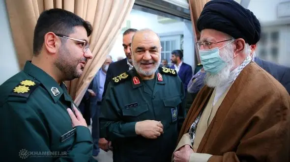  تصاویر شهیدان سلیمانی، سلامی، حاجی‌زاده، شانه‌ئی و طاهرپور در کنار رهبر انقلاب