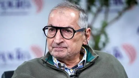 زیباکلام : ۵ سال است در ایران اینترنشنال می‌گویند نظام تا آخر شهریور سقوط می‌کند!