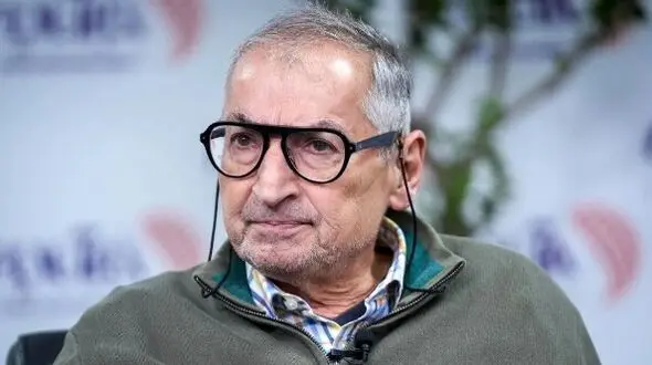 زیباکلام : ۵ سال است در ایران اینترنشنال می‌گویند نظام تا آخر شهریور سقوط می‌کند!