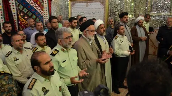 برگزاری مراسم غبارروبی حرم مطهر سید علاء الدین حسین (ع) در شیراز + عکس