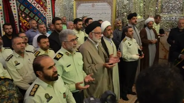 برگزاری مراسم غبارروبی حرم مطهر سید علاء الدین حسین (ع) در شیراز + عکس