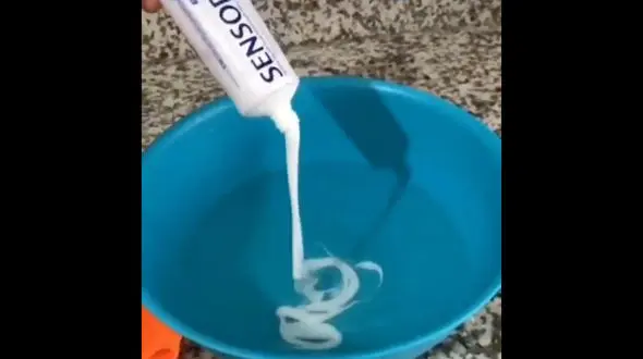 تمیز کردن سطوح با خمیردندان + فیلم