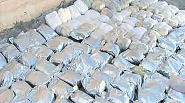 دستگیری 4 قاچاقچی حرفه ای با محموله بیش از یک تن مواد ممنوعه / 4 عملیات پلیسی همزمان در سیستان و بلوچستان