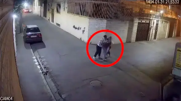 سیلی سنگین به سارق معروف تهرانی در حضور ماموران پلیس + فیلم