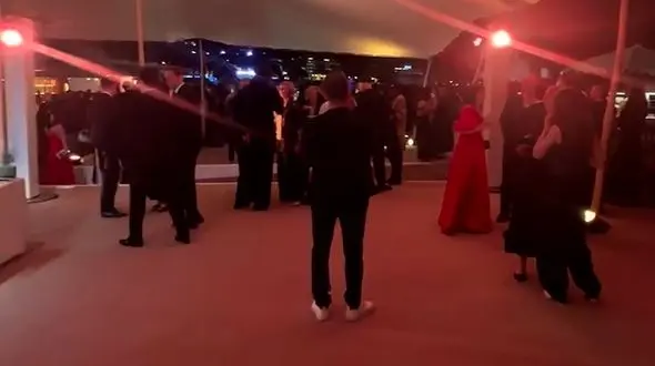 پخش آهنگ صادق بوقی در اختتامیه جشنواره کن / واکنش مهمانان را ببینید!