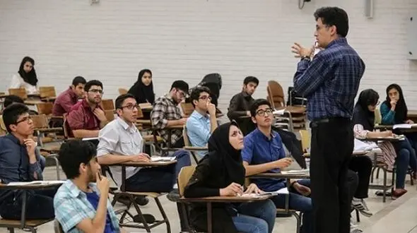 تبدیل شدن دانشگاه ها به یک کارخانه بی کیفیت و ورشکسته/ علت بیکاری فارغ التحصیلان، تمدید بخشنامه ای کار بازنشستگان 