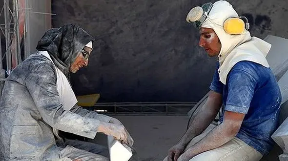 اول از غیرت و صبوری زنان ایران بگویید بعد از خشونت هایی که می بینند/ در لرستان زن ها کارگر ساختمانی هستند + صوت 