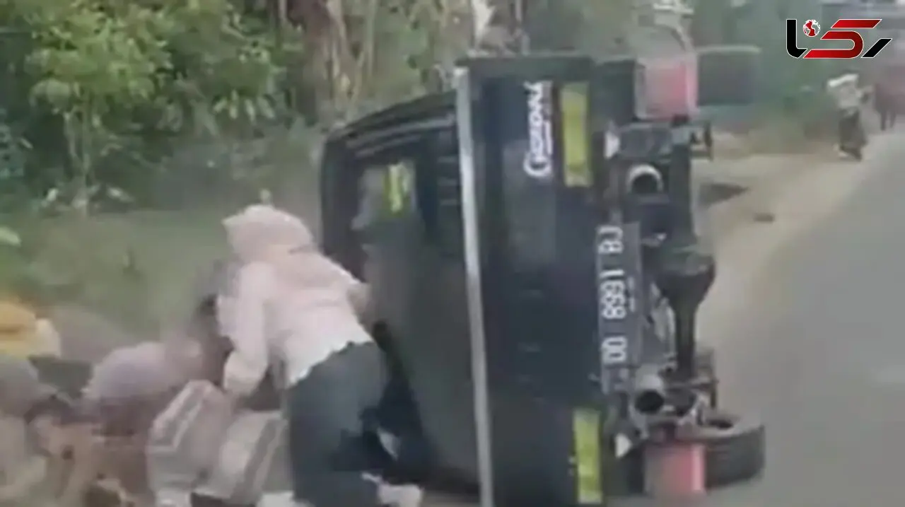 فیلم لحظه دلخراش واژگونی وانت پر از زن و کودک 