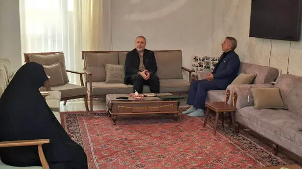 دیدار نماینده رئیس‌جمهور و دبیرکل ستاد مبارزه با موادمخدر با خانواده شهید سرلشکر غلامرضا رضائیان