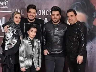 آواز احساسی؛ بابای آرون افشار ژن صدای خوبو بهش انتقال داده پدر و پسر خوندن سالن ترکید