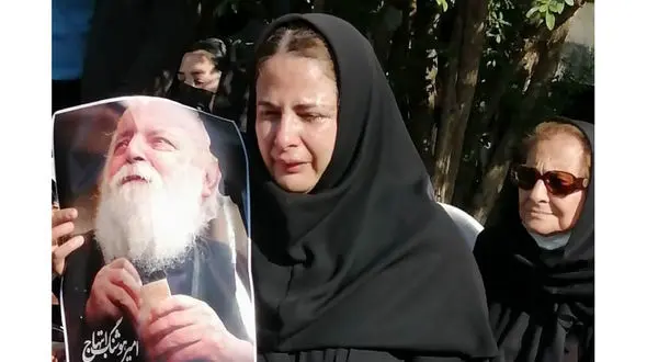 طی کردن مسیری طولانی برای ادای احترام به استاد ابتهاج + فیلم و عکس