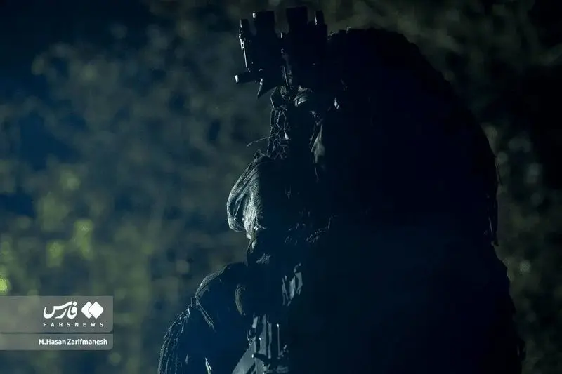 تمرین و آموزش های تخصصی رزم در جنگل توسط بسیجیان یگان ویژه فاتحین تهران بزرگ در جنگل‌های شمال کشور