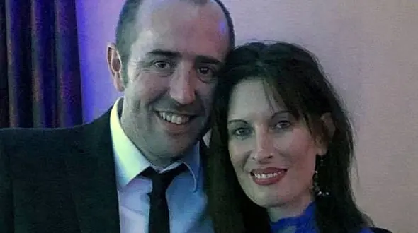 سقوط وحشتناک پاراگلایدرسوار روی کابل برق فشار قوی + عکس