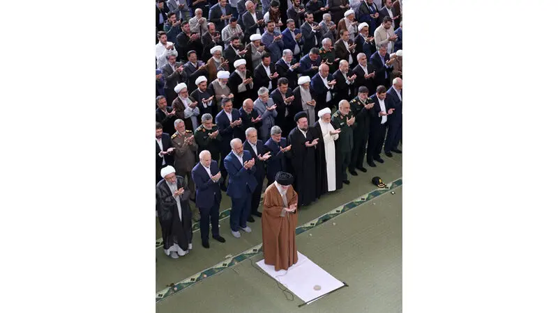 حضرت آیت الله خامنه‌ای ، امروز (دوشنبه۱۱ فروردین ۱۴۰۴) در خطبه نماز عید سعید فطر 