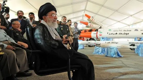 رهبر انقلاب در حال تماشای موشک‌های ایرانی روانه شده به سمت اسرائیل + عکسی که پربازدید شد