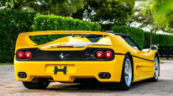 تصاویر فراری F50 GT: ستاره‌ ای در پارکینگ به جای پیست مسابقه!