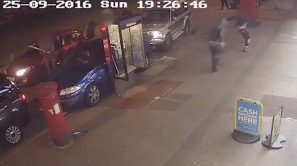 انتشار فیلم حمله اوباش به یک خودرو