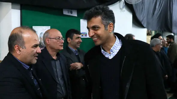 عکس عادل فردوسی پور در مراسم یادبود شهدای سقوط هواپیمای اوکراینی