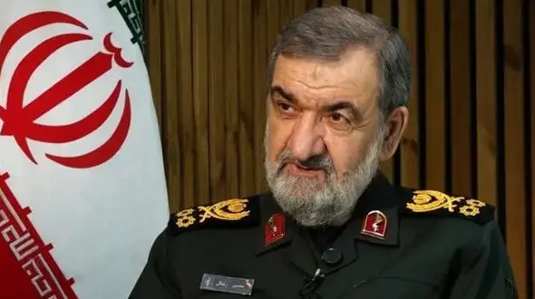 سرلشکر رضایی: اشراف کامل رهبری بر مسائل مختلف، عامل سرافرازی کشور است