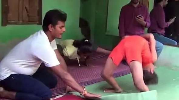 انعظاف پذیری شگفت انگیز پسر 10 ساله+فیلم