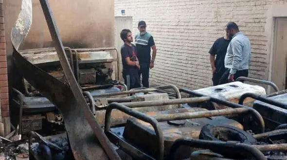 نجات 7 گرفتار در دود آتش  در طبقه 4  خیابان سعدی 