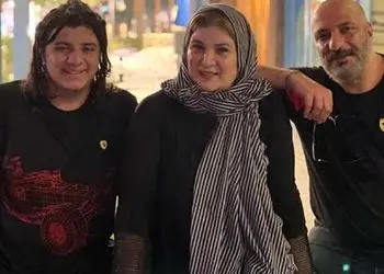 عکس / سفر در زمان/ ژست یادگاری آیین پسر دو متری ریما رامین فر با سارا و نیکای سریال پایتخت در پشت صحنه سریال