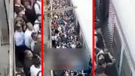 فیلم ازدحام شدید در خط مرکزی راه آهن بمبئی