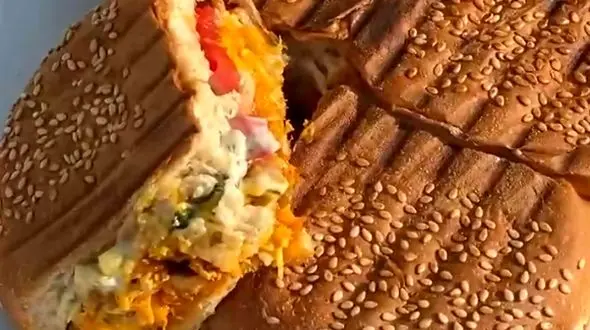 طرز تهیه ساندویچ مرغ و قارچ به سبک رستورانی + فیلم 