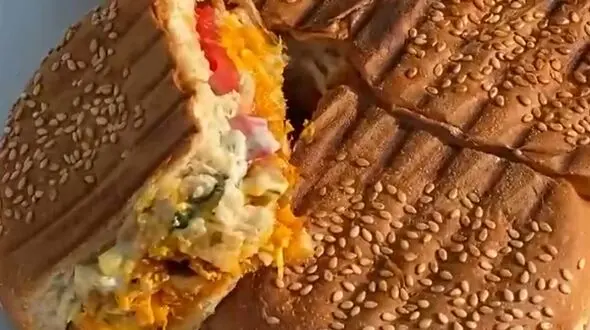 طرز تهیه ساندویچ مرغ و قارچ به سبک رستورانی + فیلم 