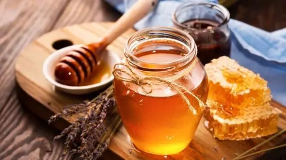 تولید عسل تقلبی در گاوداری! / زنبورداران گزارش دادند 