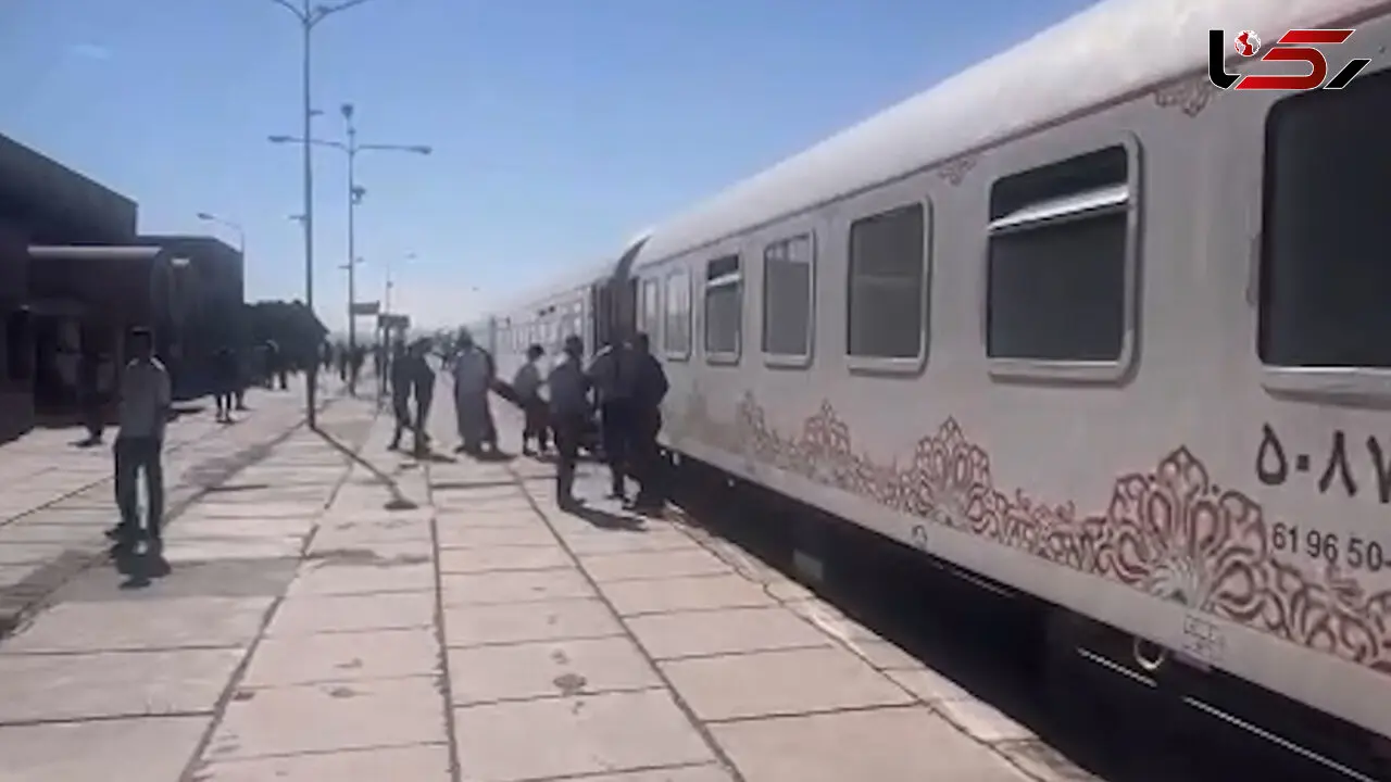 سرگردانی بیش از هزار مسافر در ایستگاه قطار گل گهر در گفتگوی اختصاصی با نماینده مجلس این شهر + صوت