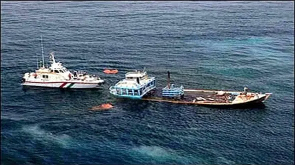 نجات 5 دریانورد از خطر مرگ در مسیر دبی - آبادان