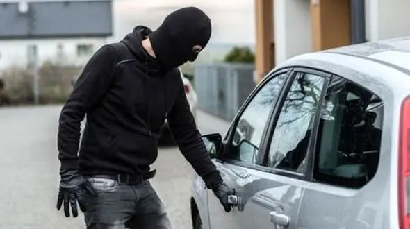 خودروهای میانه از شر این مرد راحت شدند!