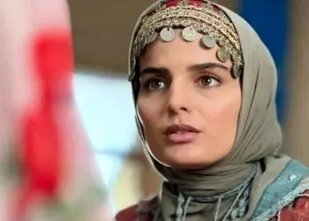 فیلم بغض  غزاله اکرمی، بازیگر نقش سوجان: بازیگری رو کنار گذاشتم  / مادرم شاهد گریه هام بود! / الان رفتم سراغ طراحی لباس و دوخت ودوز !