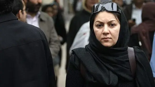 چیدمان دکور عزای قاجاری ستاره اسکندری برای پدرش در منزل شخصیشان+عکس/تزئینی زیبا با شمعدونی های شاه عباسی و رومیزی ترمه و قاب عکس
