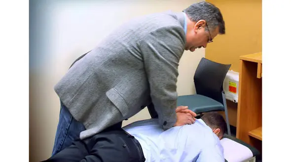 چرا به کمر درد مبتلا می شویم؟/علل شایع کمر درد