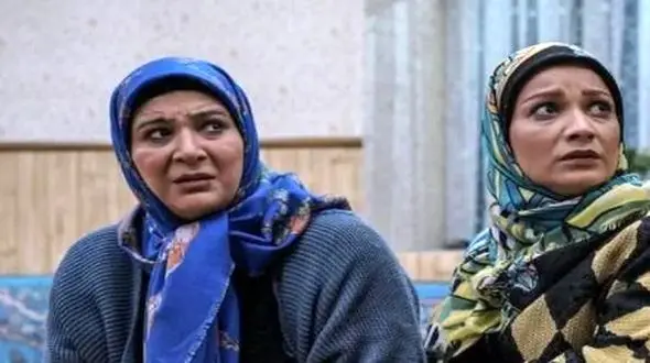 فیلم/ فهمیه در تلاش برای باز کردن طلسم‌های تقلب سارا و نیکا توسط اسرافیل/ 4 کلمه نوشته همش هو، هما، هم