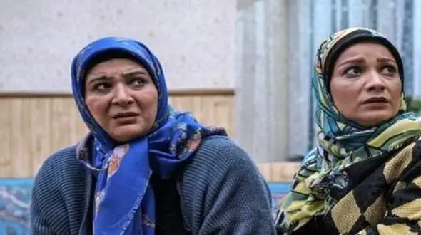 فیلم/ فهمیه در تلاش برای باز کردن طلسم‌های تقلب سارا و نیکا توسط اسرافیل/ 4 کلمه نوشته همش هو، هما، هم