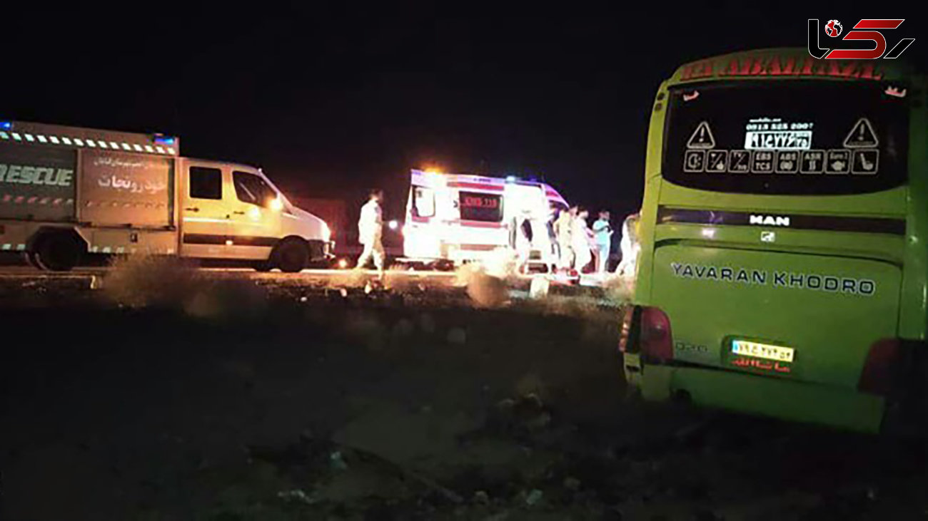 تصادف شدید اتوبوس با تریلی در اتوبان زنجان