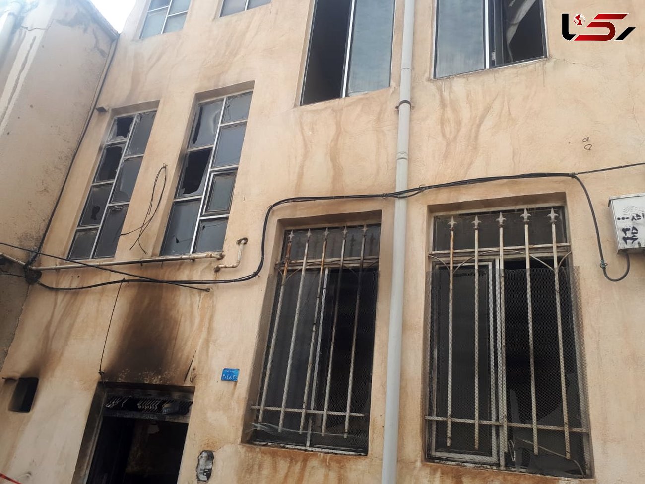 آتش سوزی منزل مسکونی در خیابان مدرس کرمانشاه/ سه نفر مصدوم و یک نفر نجات یافت + عکس