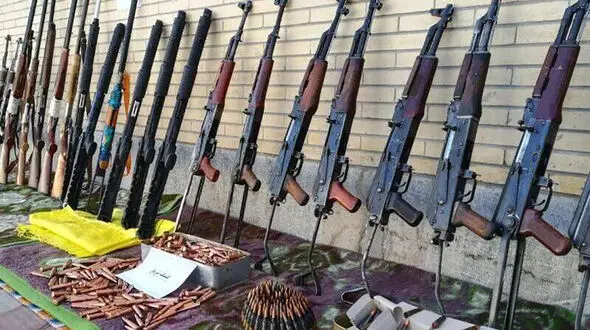 باند قاچاق سلاح منهدم شد / 30 قبضه سلاح گرم همراه آنها بود