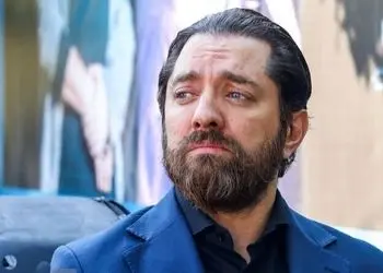 فیلم / ضجه های بهرام رادان و مادرش در مراسم خاکسپاری پدرش .../ هیچ بازیگری حضور نداشت و این خیلی .... از حمل تابوت توسط آقای بازیگر و ریختن خاک روی قبر پدر ...