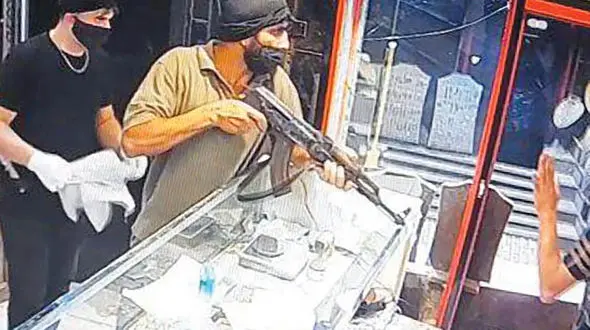 بازداشت 8 سگ وحشی مسلح در مشهد / راز تونل مخفی خانه اسماعیل چه بود؟ + عکس