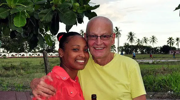 جنجال ازدواج مرد 65 ساله با دختری که 29 سال از او کوچکتر بود!+عکس