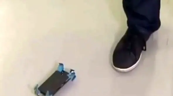 دیگر گوشی های شما نخواهد شکست + فیلم 