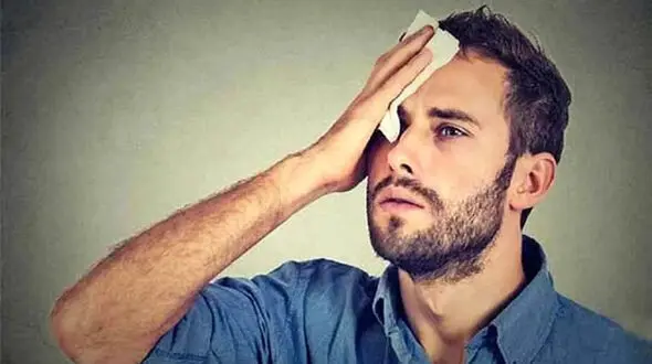 سردرد و عرق سرد پیشانی نشانه چیست؟ + فیلم 