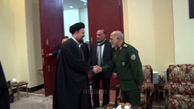 خوش و بش های فرماندهان عالی رتبه نظامی و انتظامی کشور با یادگار امام/ ویدیو