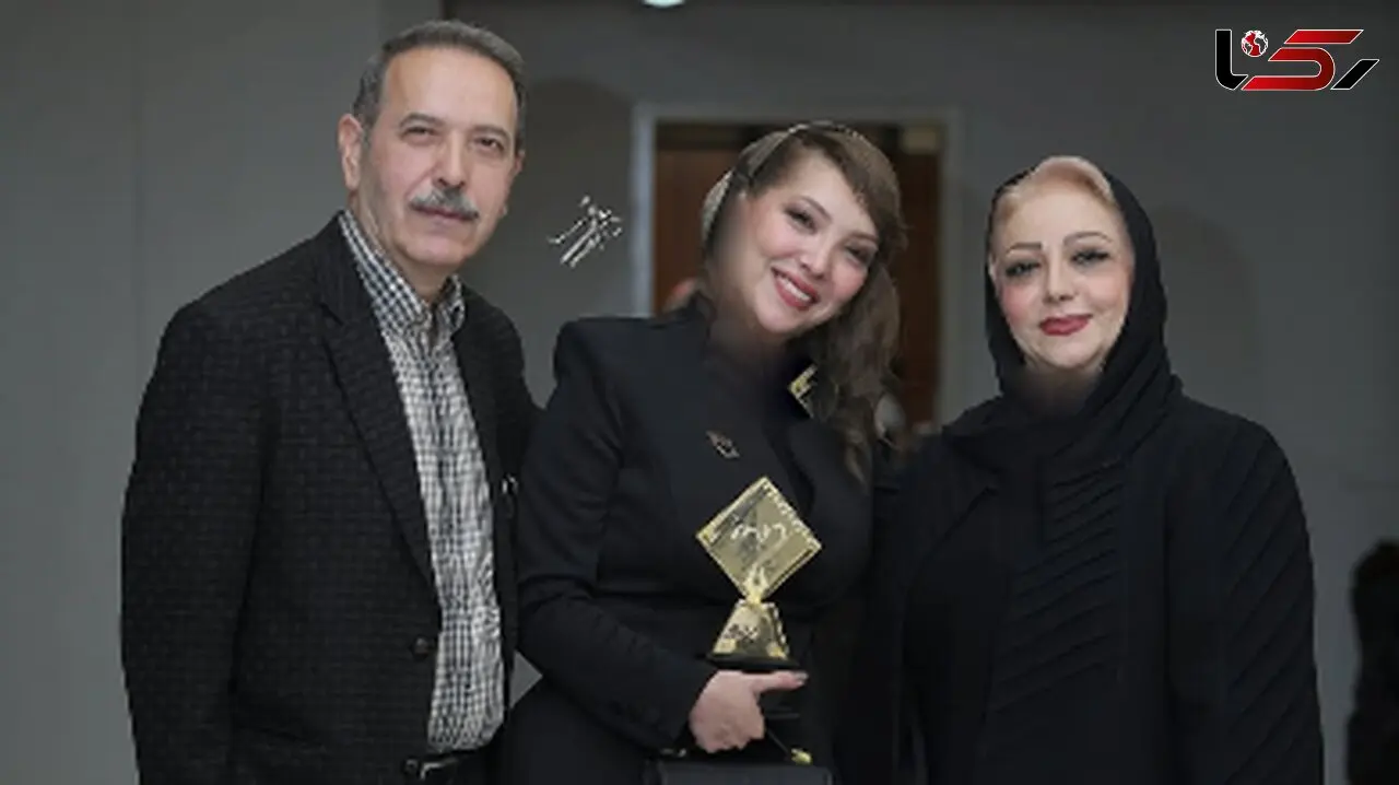 لحظه اهدای باشکوه جایزه بهترین بازیگر نقش اول مکمل زن  توسط پریناز ایزدیار و ناهید مسلمی به صدف اسپهبدی و  تشکر ویژه او از پدر و مادر شیک پوش و با کلاسش+ فیلم