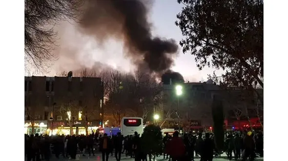 آتش گرفتن همزمان 11 خانه در نیر اردبیل /  وزش تند باد باعث شد 